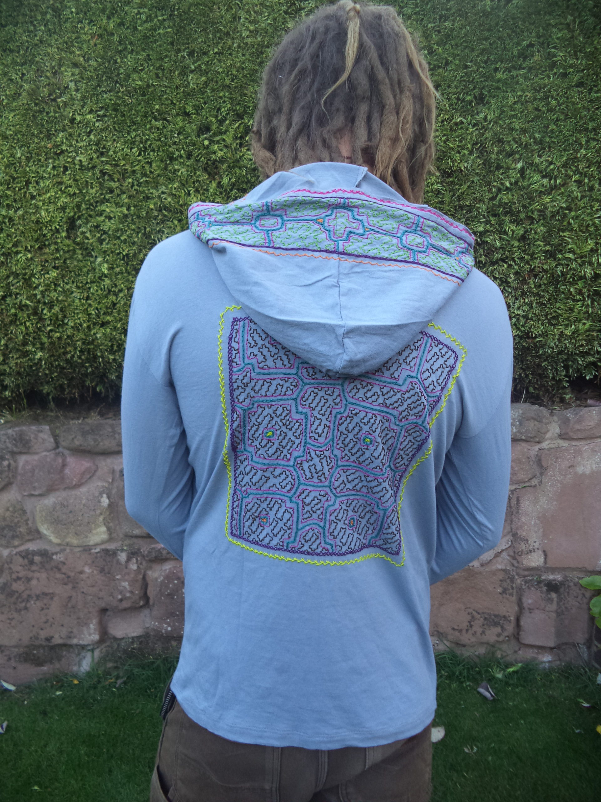 Tissu Brodé Shipibo Péruvien Fait Main - Motif Floral Ayahuasca - Coton Multicolore